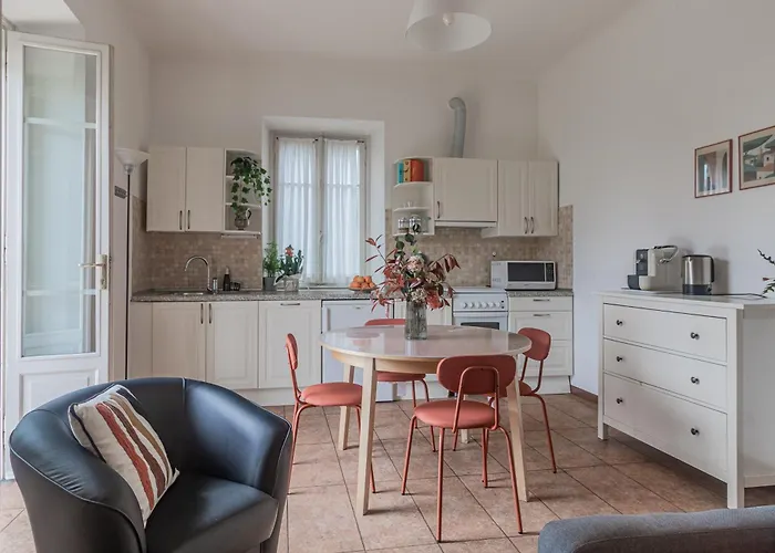 Pescallo Garden Retreat 公寓