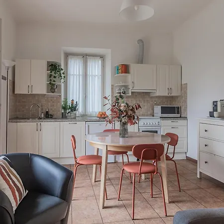 Pescallo Garden Retreat Daire