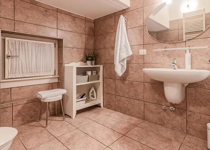 Pescallo Garden Retreat Daire *